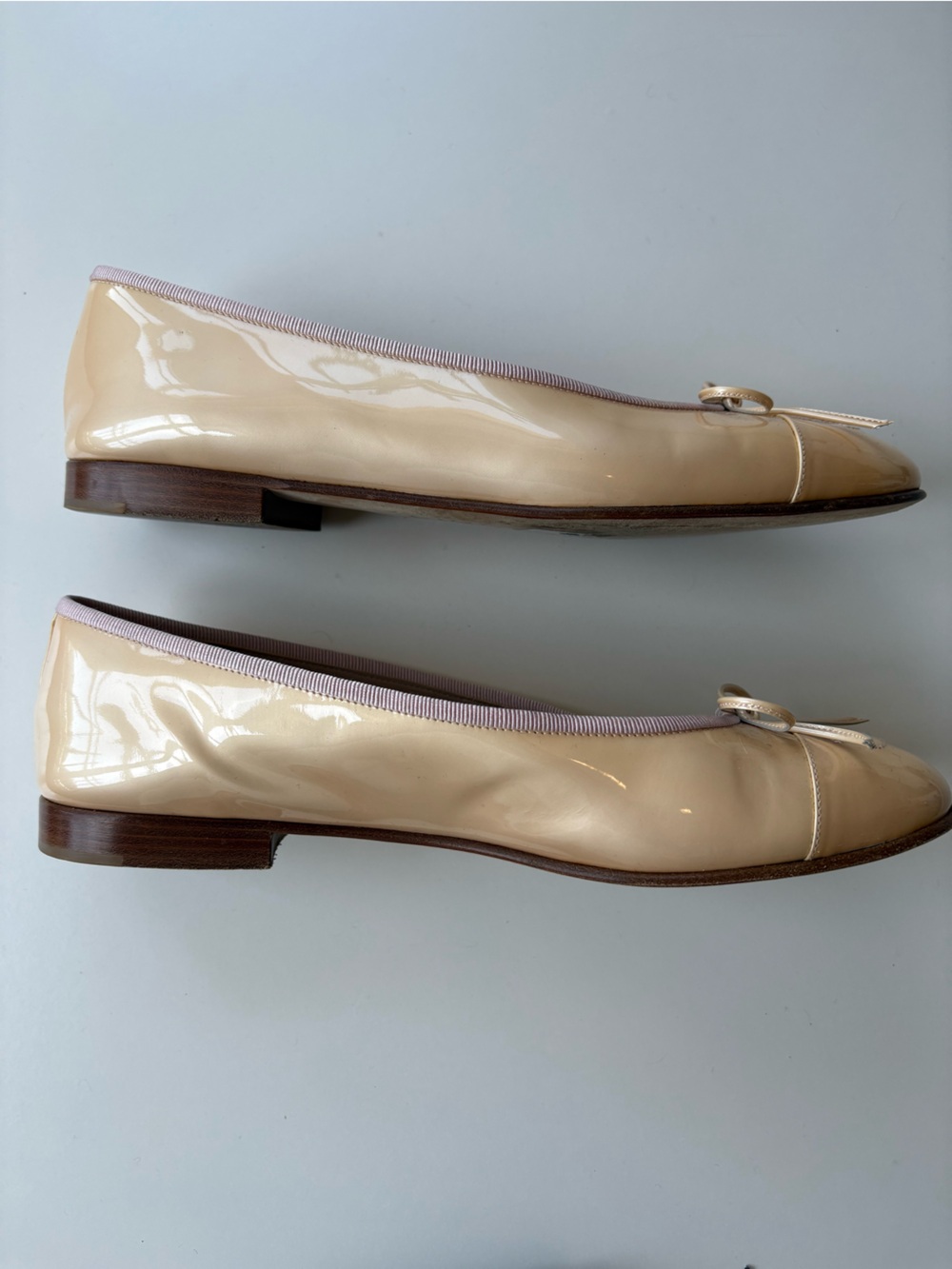 CHANEL Beige Patent Leather Bow Ballet Flats - Picture 4 of 6